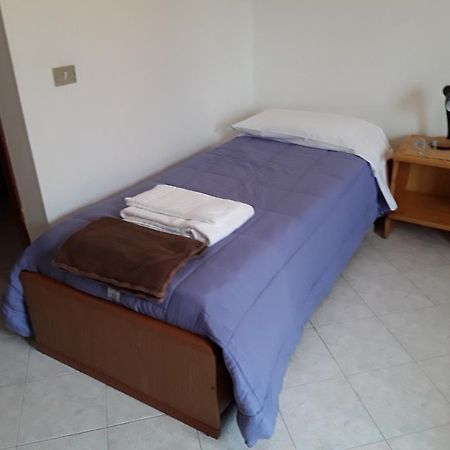 B&B Columbus Грасобио Екстериор снимка