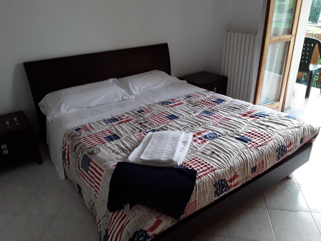 B&B Columbus Грасобио Екстериор снимка